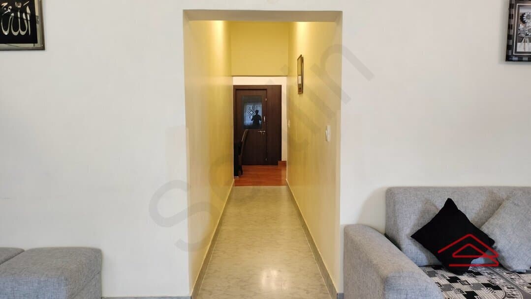 halls-6e7J.jpg