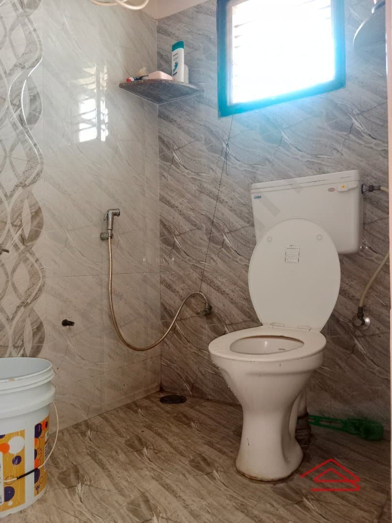 bathrooms-sJZN.jpg
