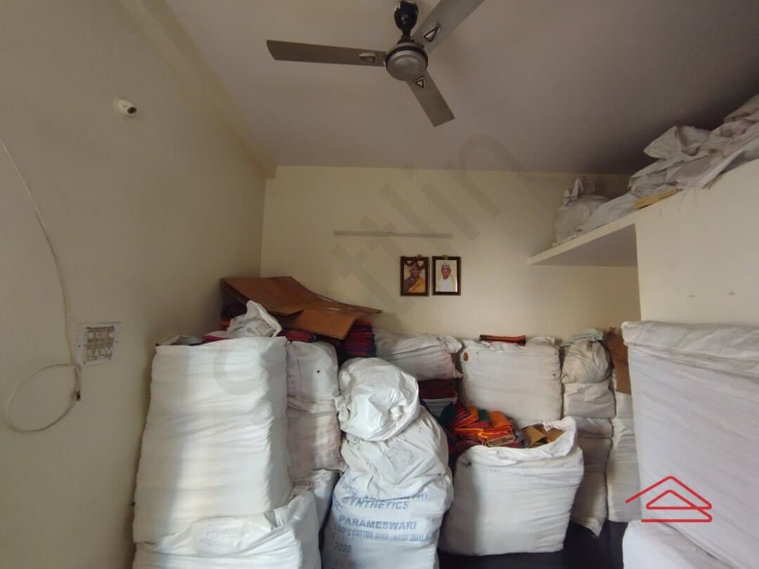 storeRooms-E9qF.jpg