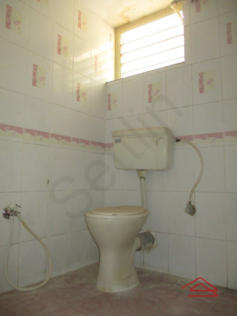 bathrooms-yPzz.jpg