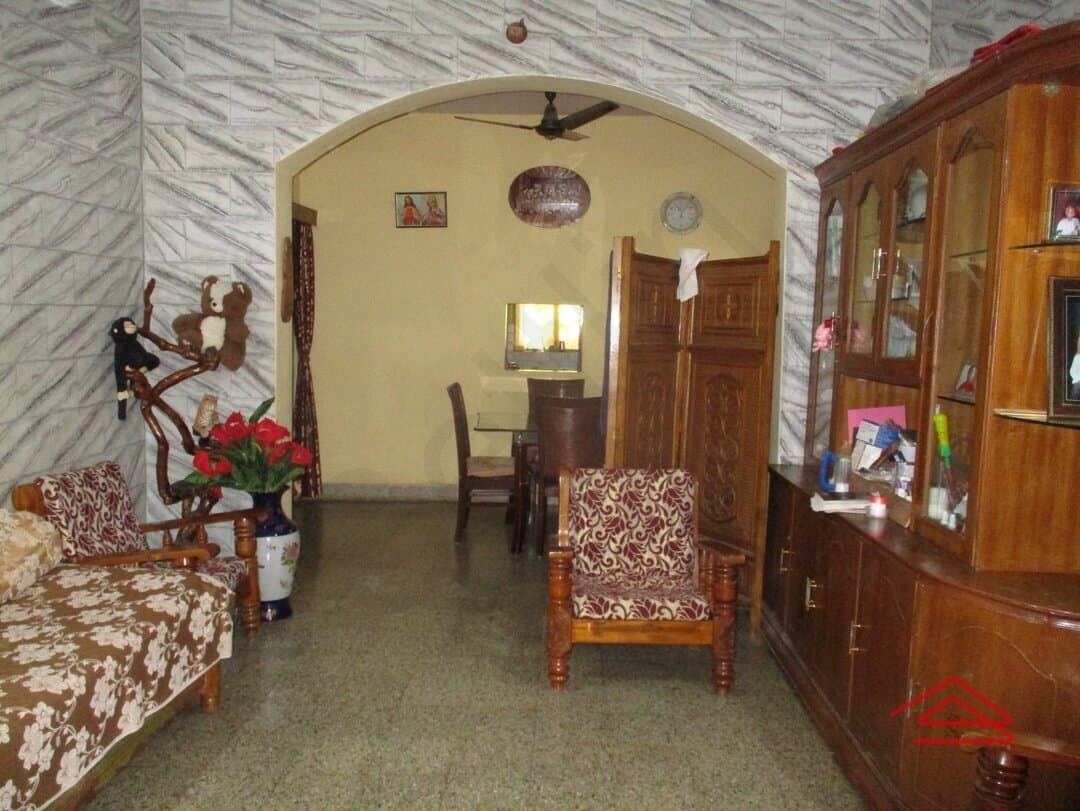halls-zHwL.jpg