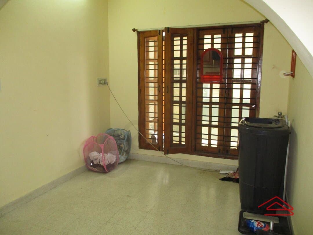 halls-ttLX.jpg