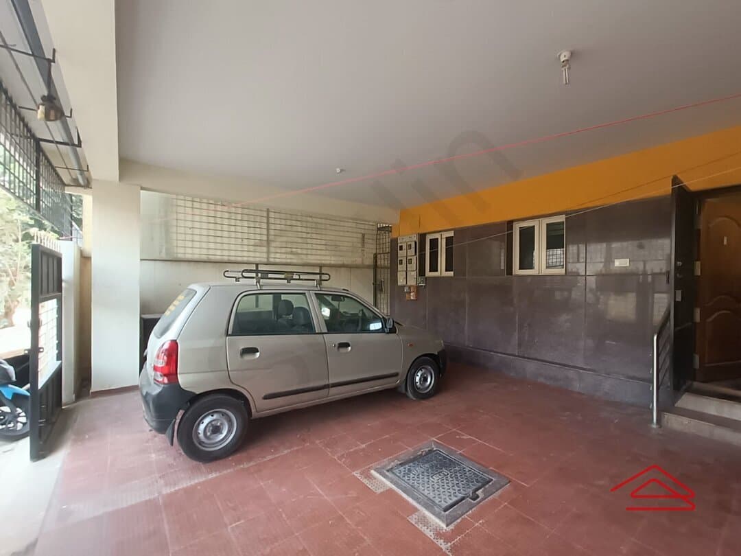 parkings-JqLn.jpg