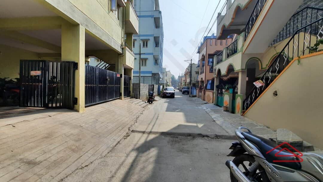 Unit:  Approach Road