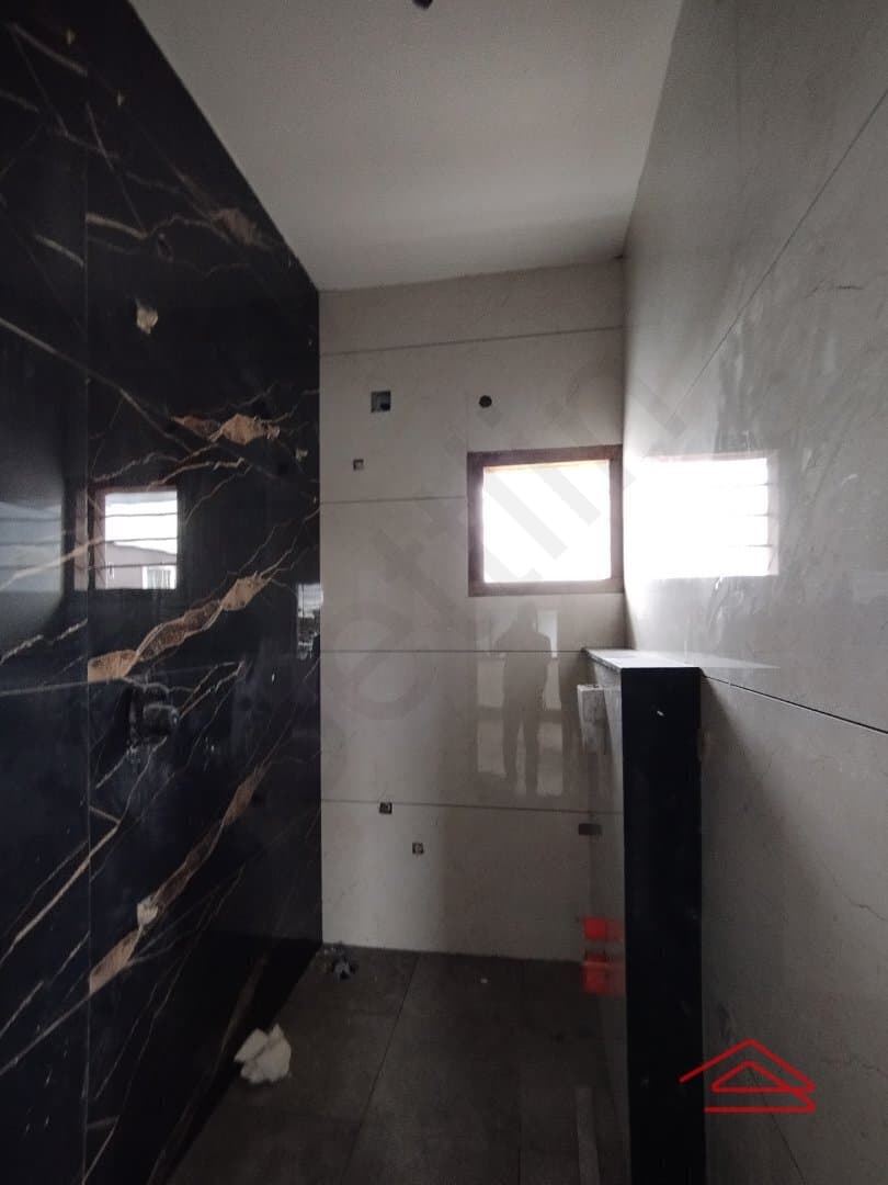 bathrooms-RrNA.jpg