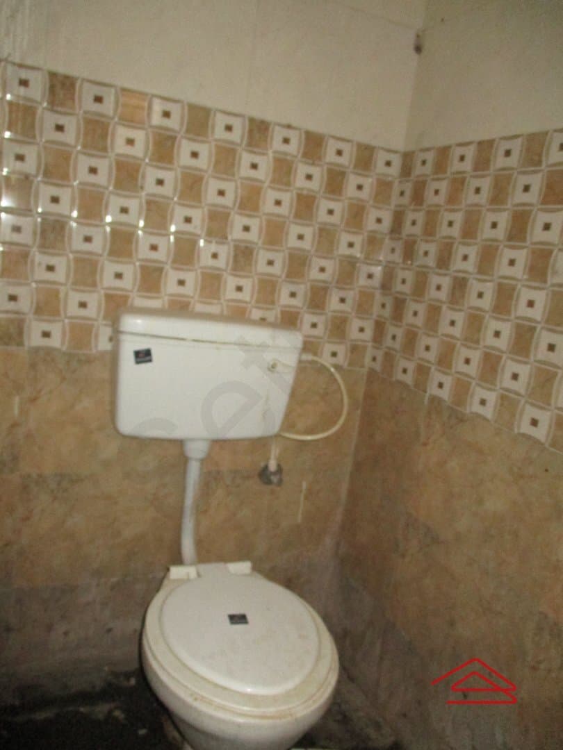 bathrooms-Qb6Z.jpg