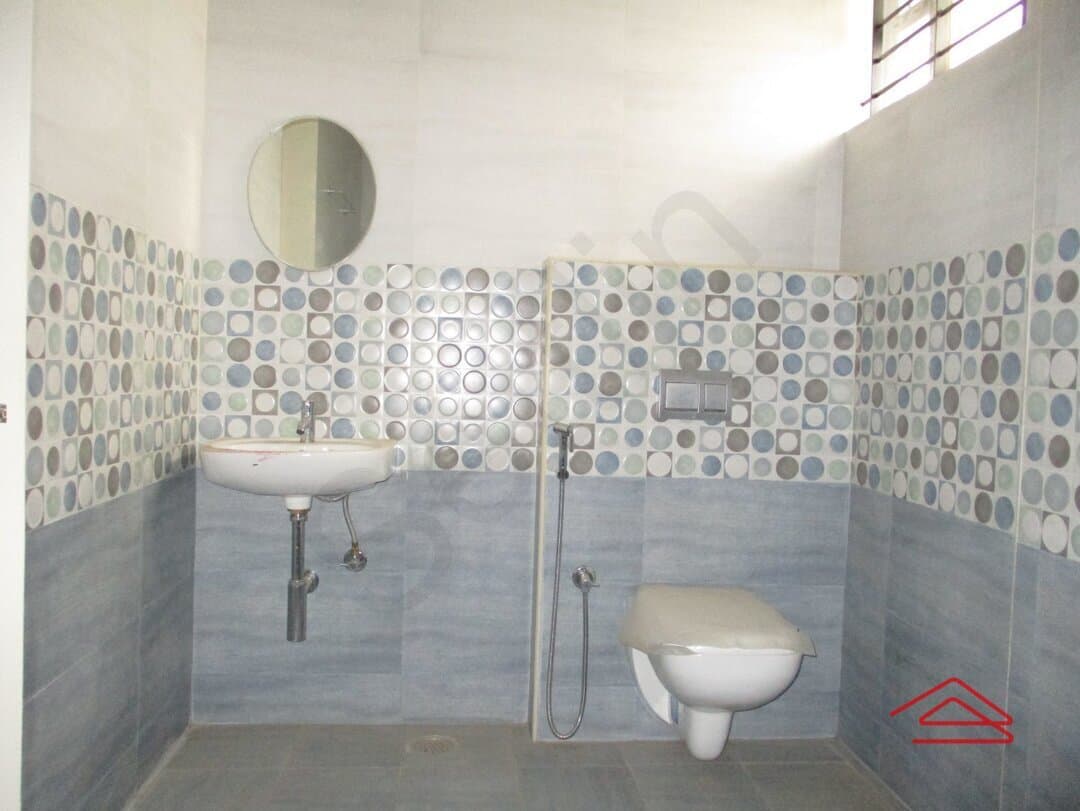 bathrooms-R8wL.jpg