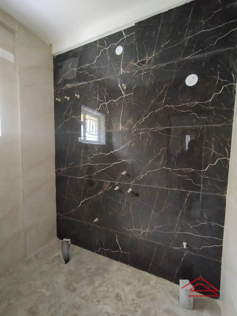 Sub Unit : bathrooms 4