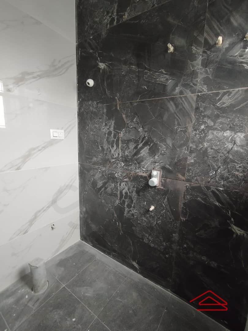 Sub Unit : bathrooms 3