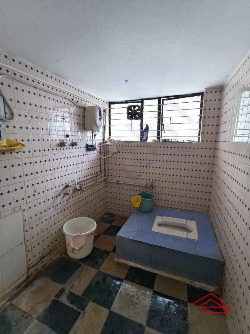 bathrooms-nxYw.jpg