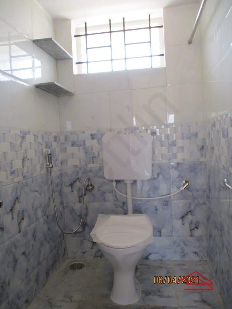 bathrooms-grPB.jpg