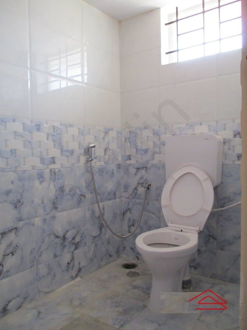 bathrooms-ybuq.jpg