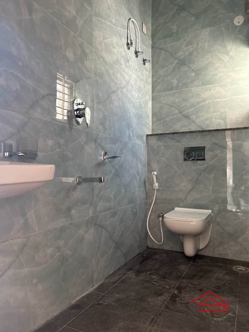 Sub Unit : bathrooms 3