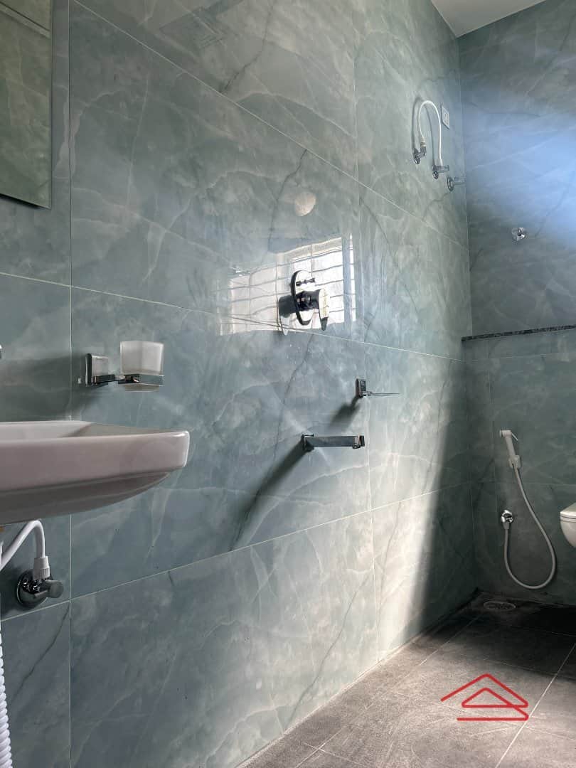 Sub Unit : bathrooms 2