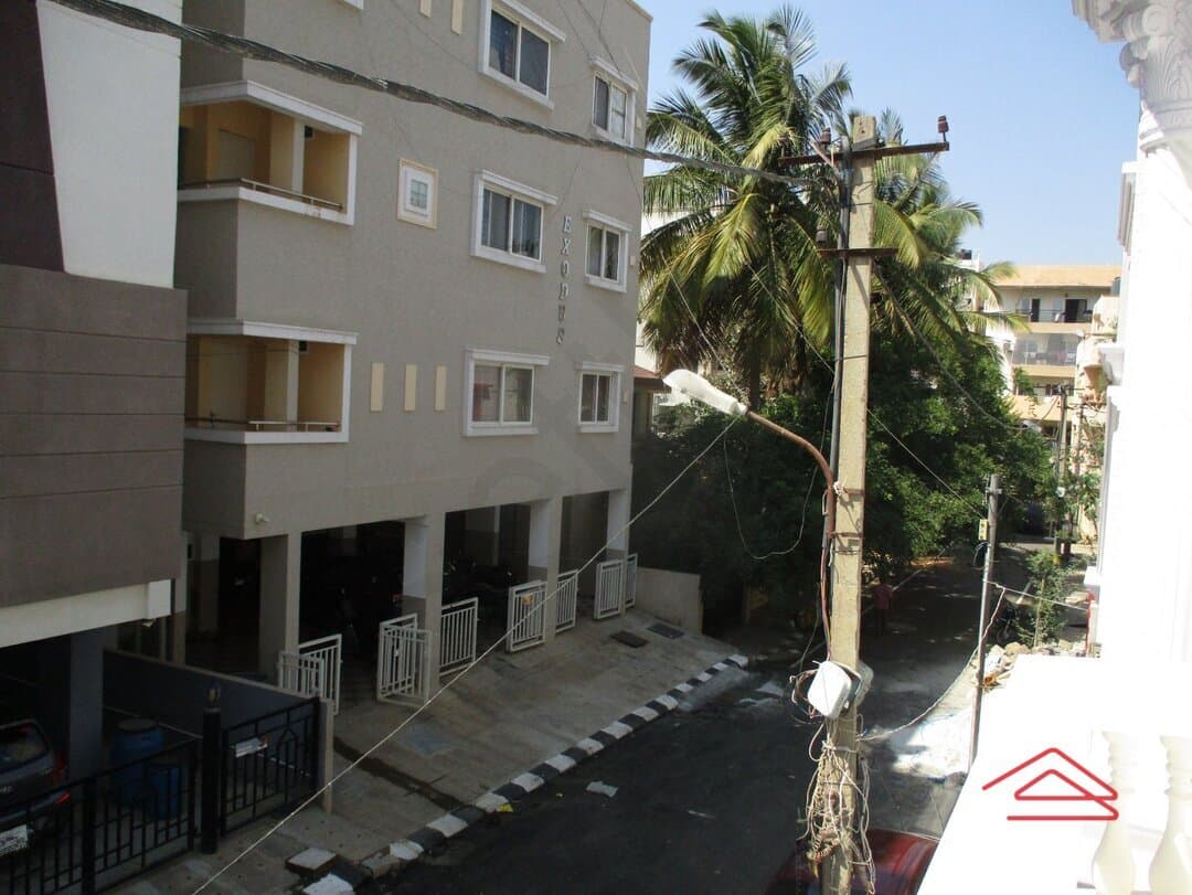 balconies-QWZy.jpg