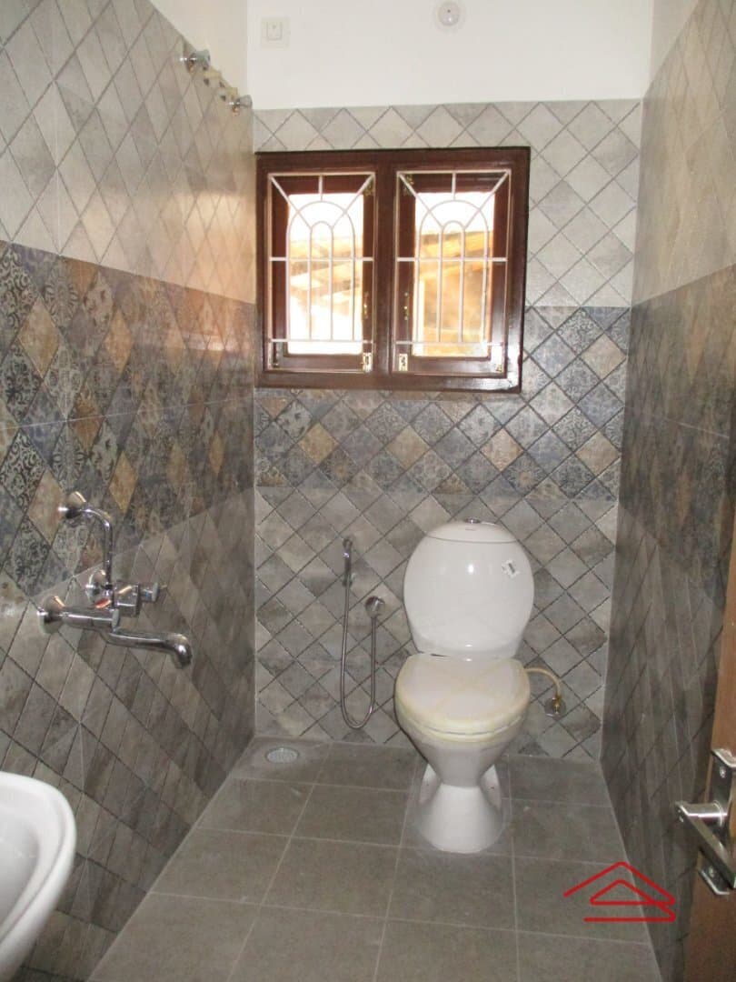 bathrooms-5Ntm.jpg