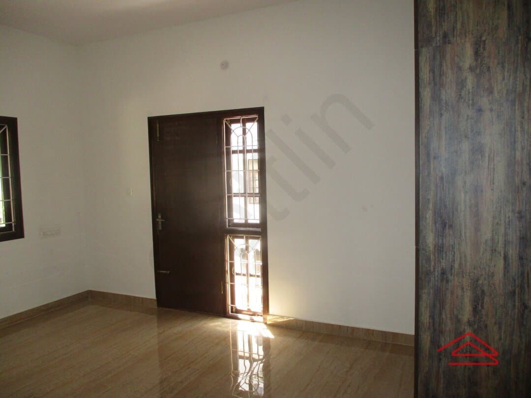 bedrooms-SQ8J.jpg