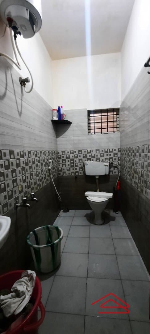 bathrooms-LeyD.jpg