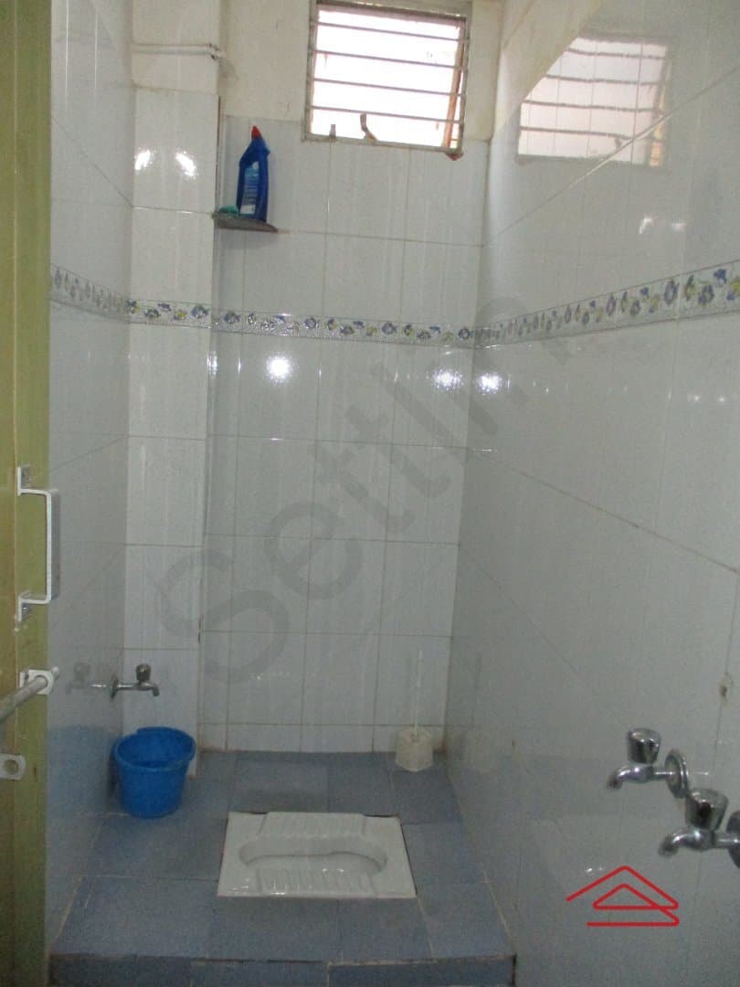 bathrooms-STre.jpg