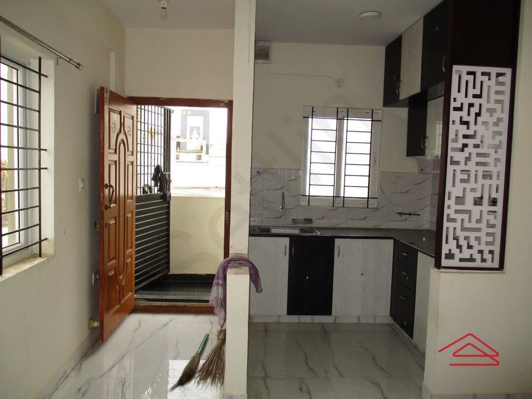 halls-Bj6g.jpg