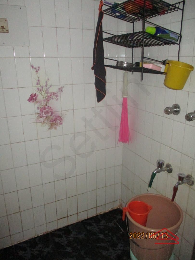 bathrooms-LY5Y.jpg