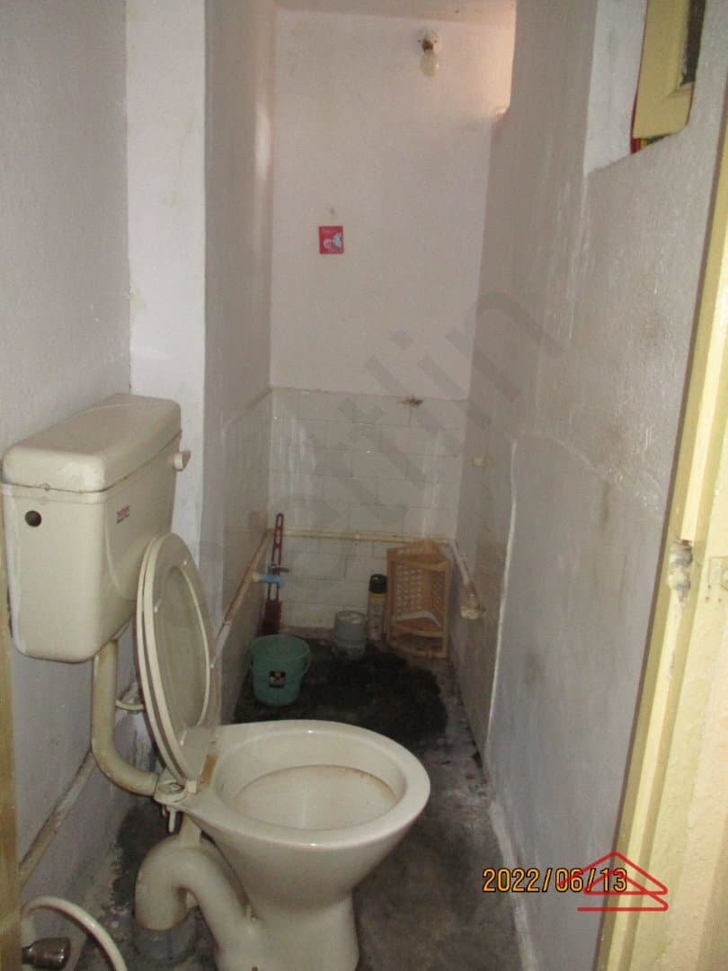 bathrooms-Pnuf.jpg