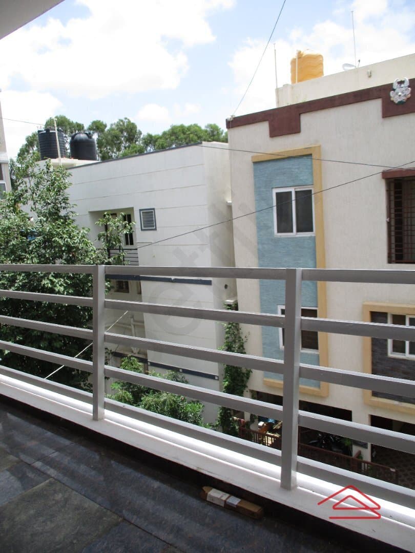 balconies-YXGj.jpg