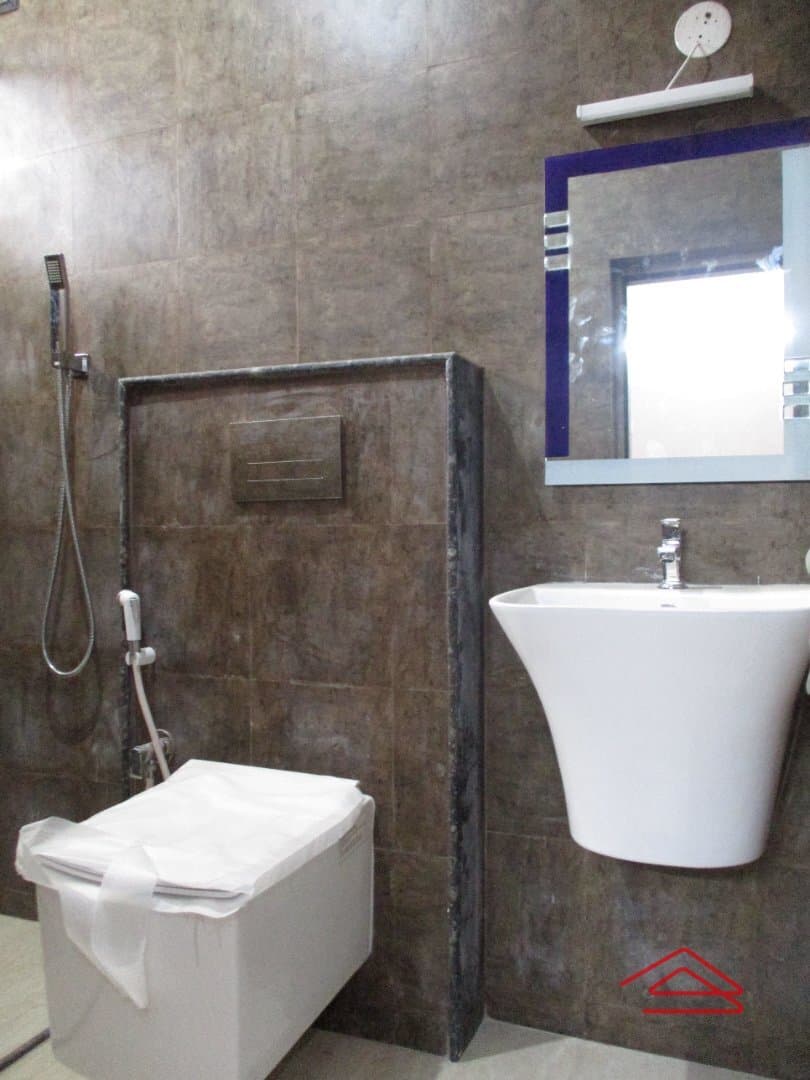 bathrooms-9BAo.jpg