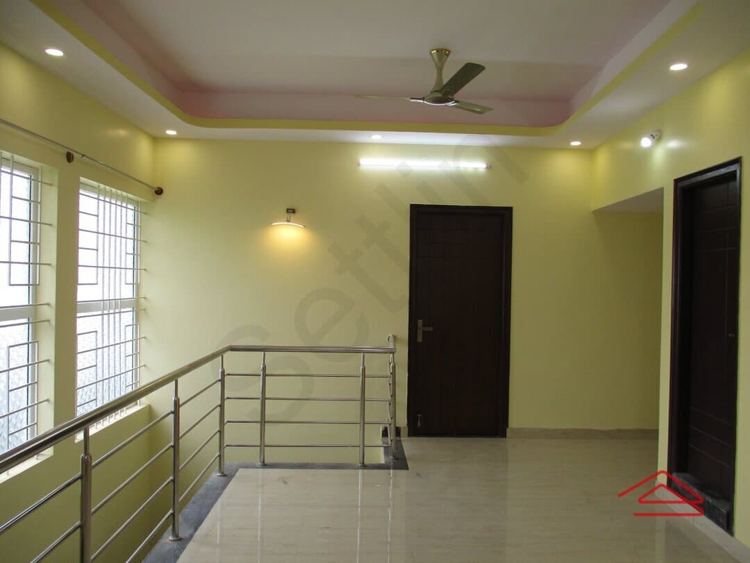 halls-B4t8.jpg