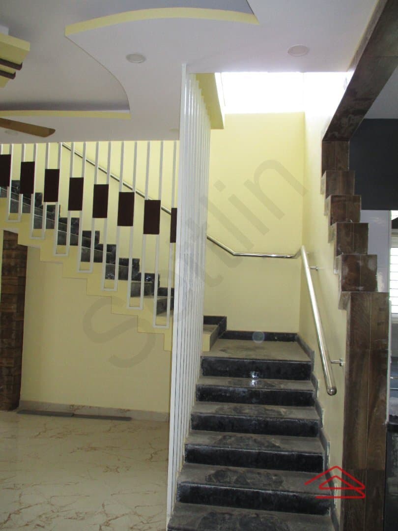 halls-ZdLv.jpg