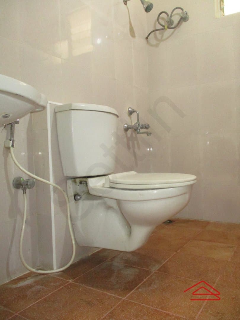 bathrooms-zkKe.jpg