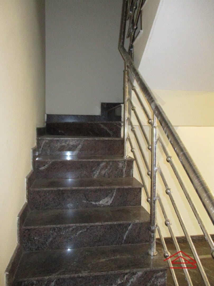 halls-r7Aa.jpg