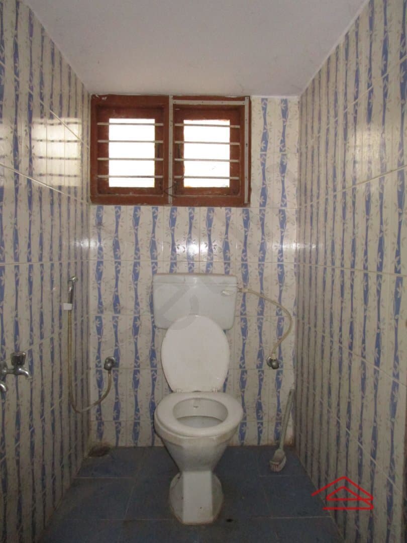 bathrooms-hgj4.jpg