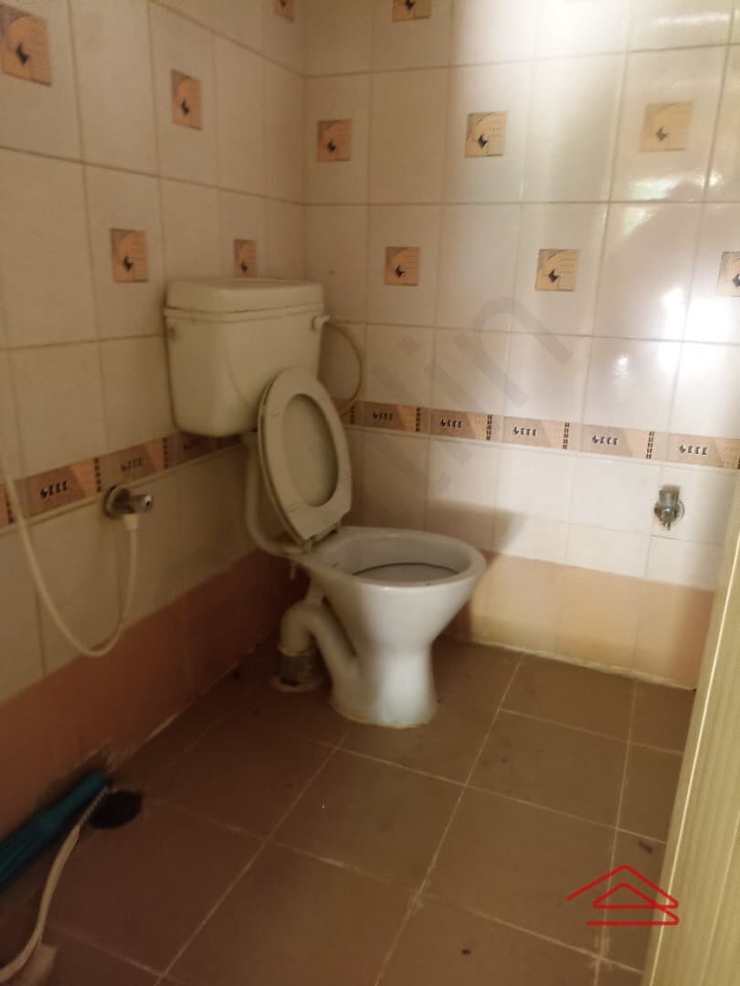 bathrooms-ieGh.jpg