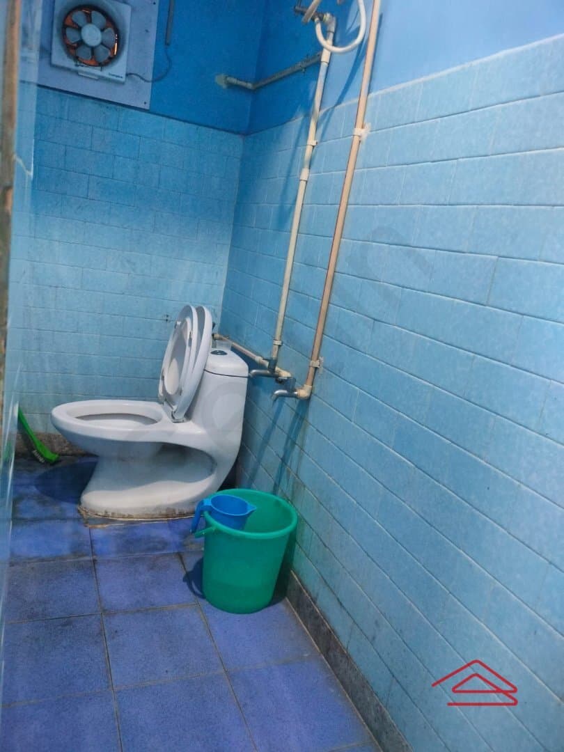 bathrooms-2dGt.jpg