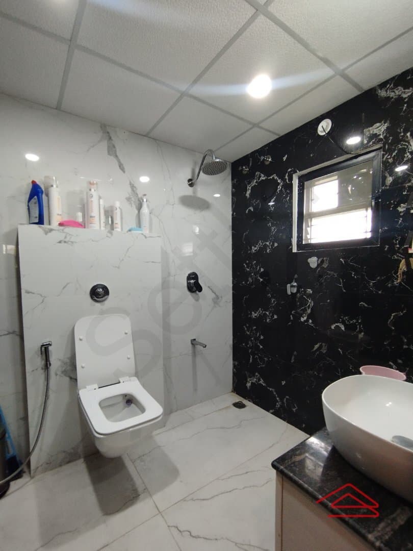 bathrooms-cEHe.jpg