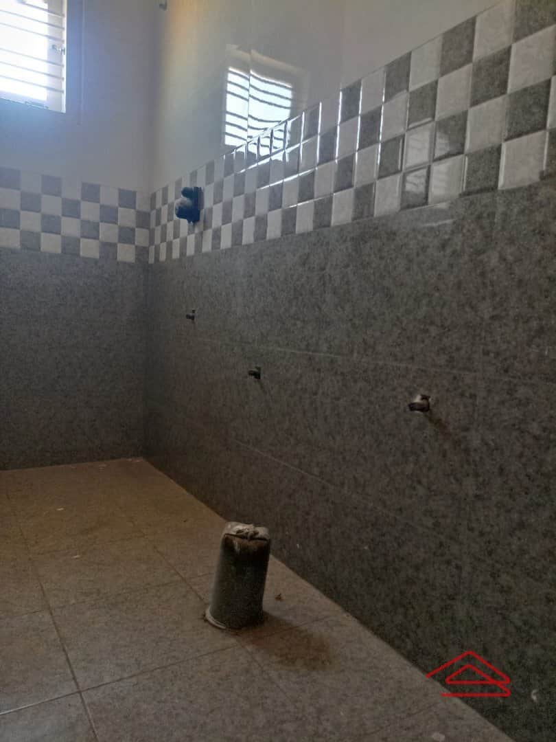 Sub Unit : bathrooms 2