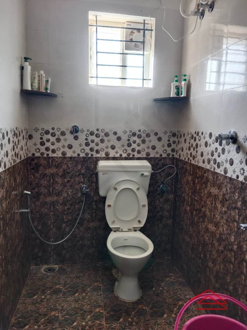 Sub Unit : bathrooms 1