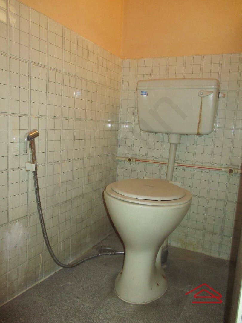 bathrooms-J6wg.jpg