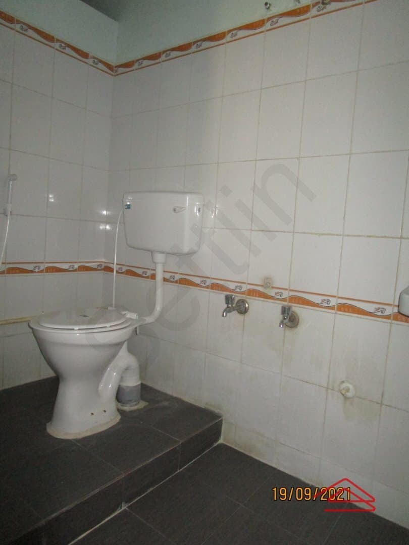 bathrooms-3btL.jpg