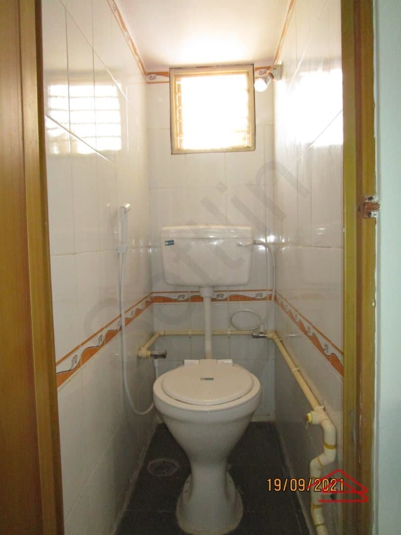 bathrooms-htFq.jpg