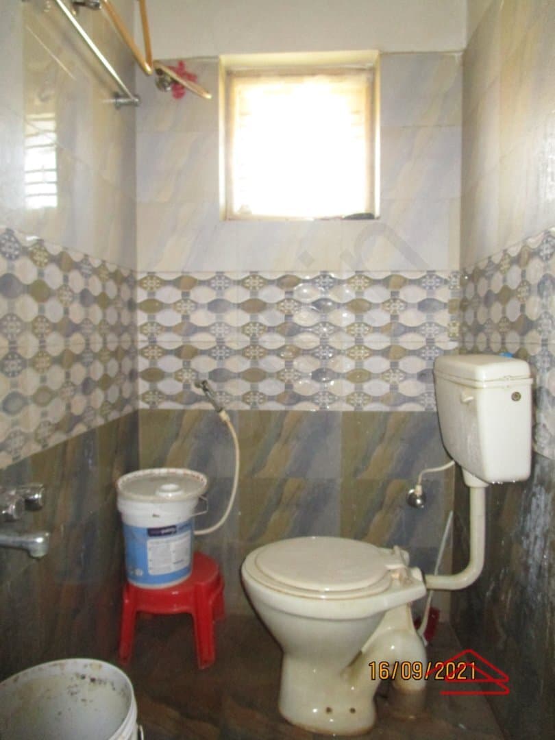 bathrooms-YjW5.jpg