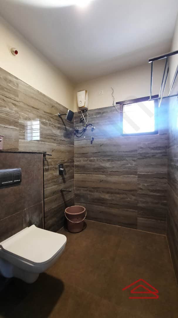 bathrooms-JkpJ.jpg