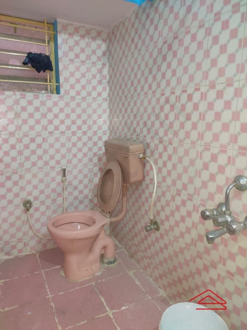 bathrooms-YbZL.jpg