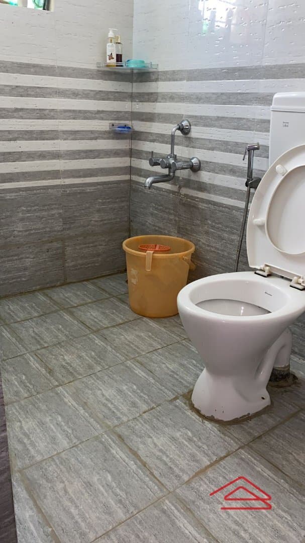 bathrooms-piN6.jpg