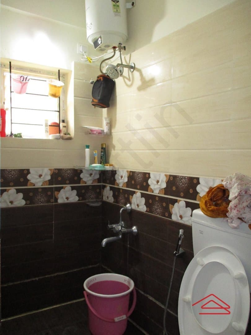 bathrooms-jdmM.jpg