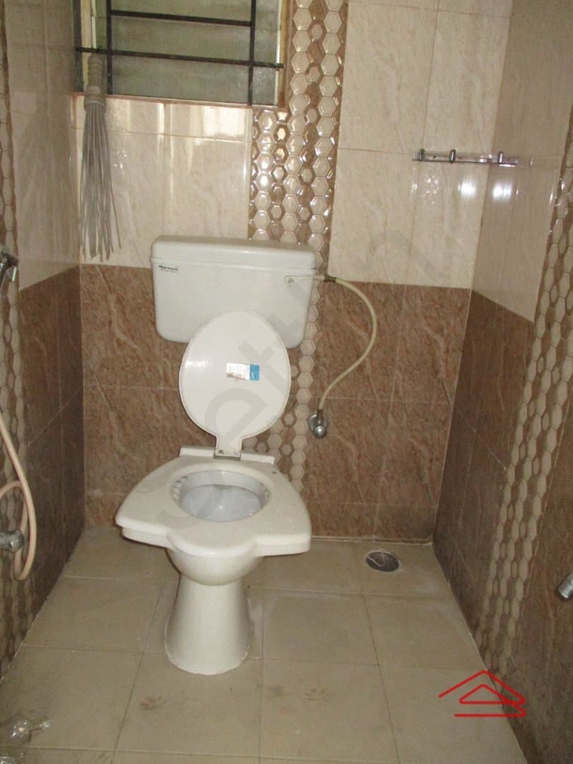 bathrooms-4eGe.jpg