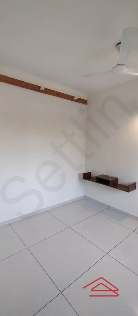 Study/Half Bedroom 1