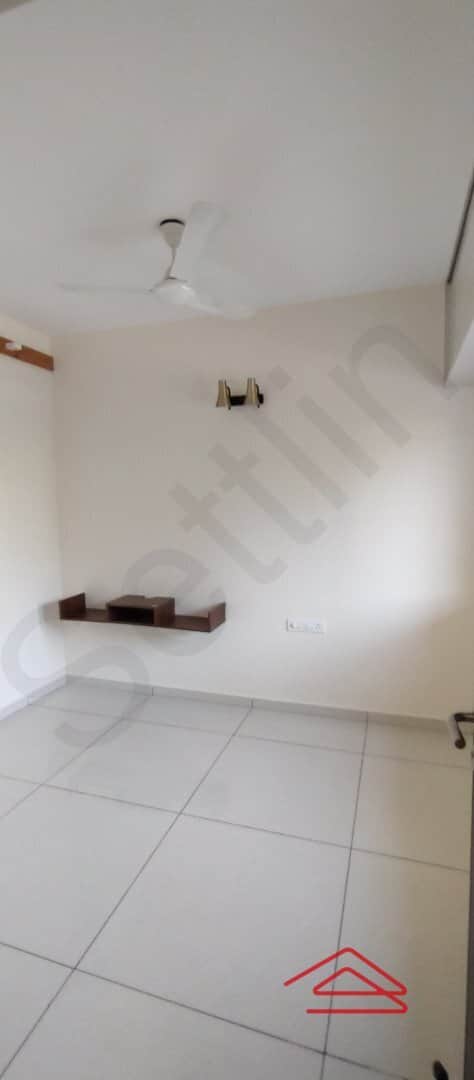 Study/Half Bedroom 1