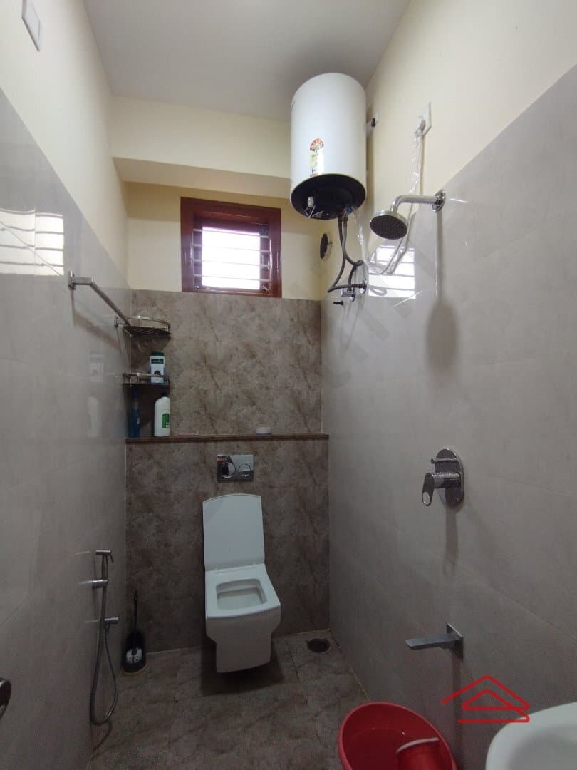 bathrooms-cyqJ.jpg